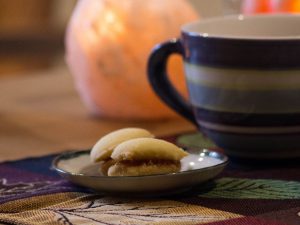 Teaspoon Cookies - A traditional Swedish cookie often served around Christmas time in the north, but they're just as good now in autumn - hyperbrain.me